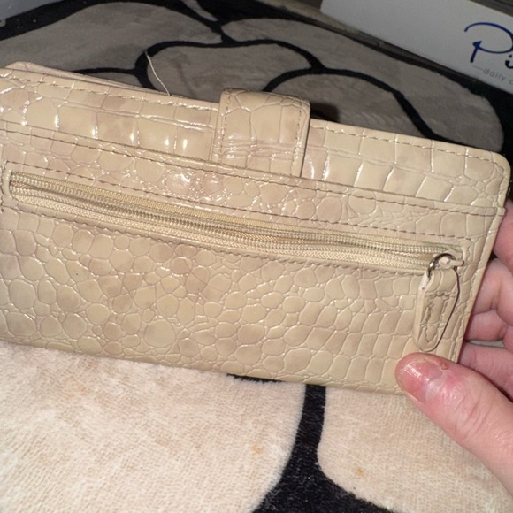 light beige faux crocodile long wallet with a  flap button closure - Picture 4 of 11